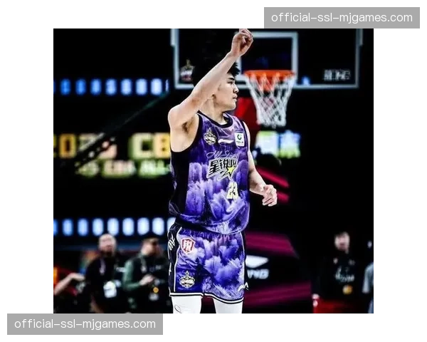 陈国豪关键前场篮板补篮得手,帮助北控队反超比分 陈国豪关键前场篮板补篮得手,帮助北控队反超比分