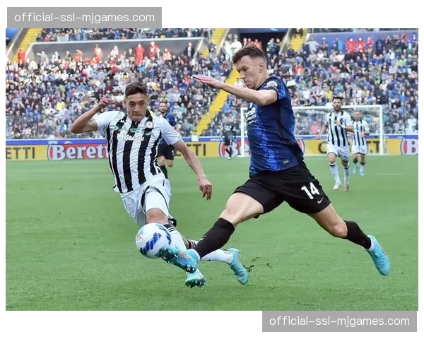 意甲快讯：AC米兰vs尤文图斯上半场结束，双方暂无建树但反击尝试达12次