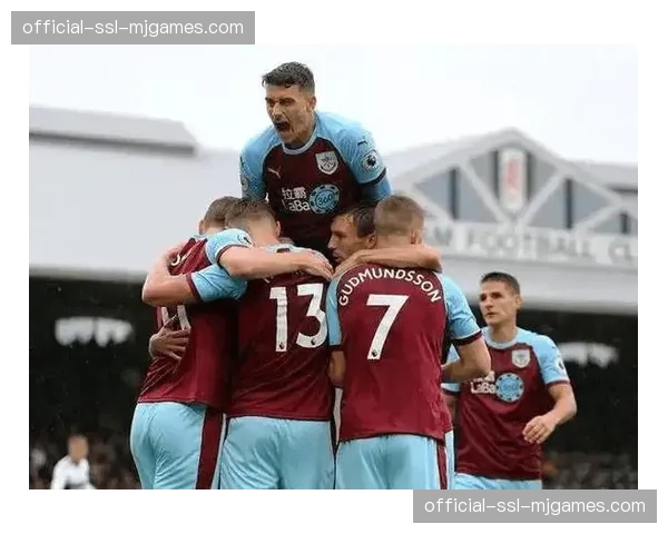 阿斯顿维拉4-3险胜桑德兰，积分追平曼联